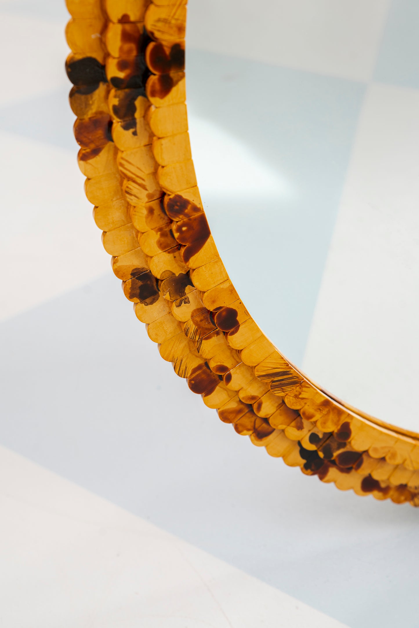 Hám Scalloped Edge Mirror - Tortoiseshell