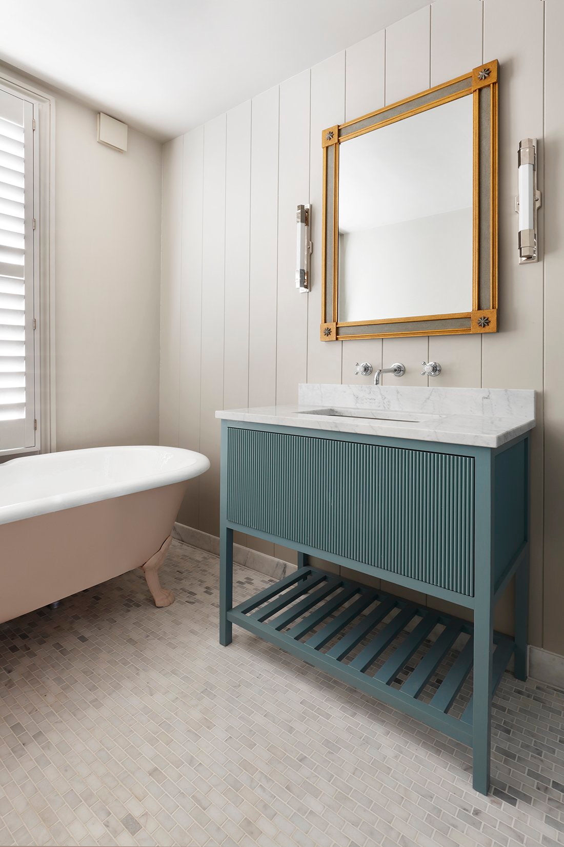 HÁM Framed Reeded Single Vanity