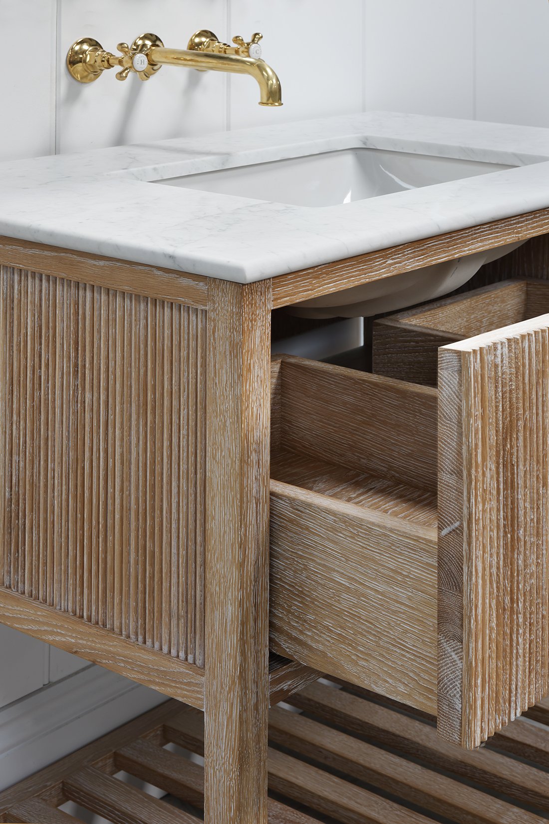 HÁM Oak Reeded Vanity