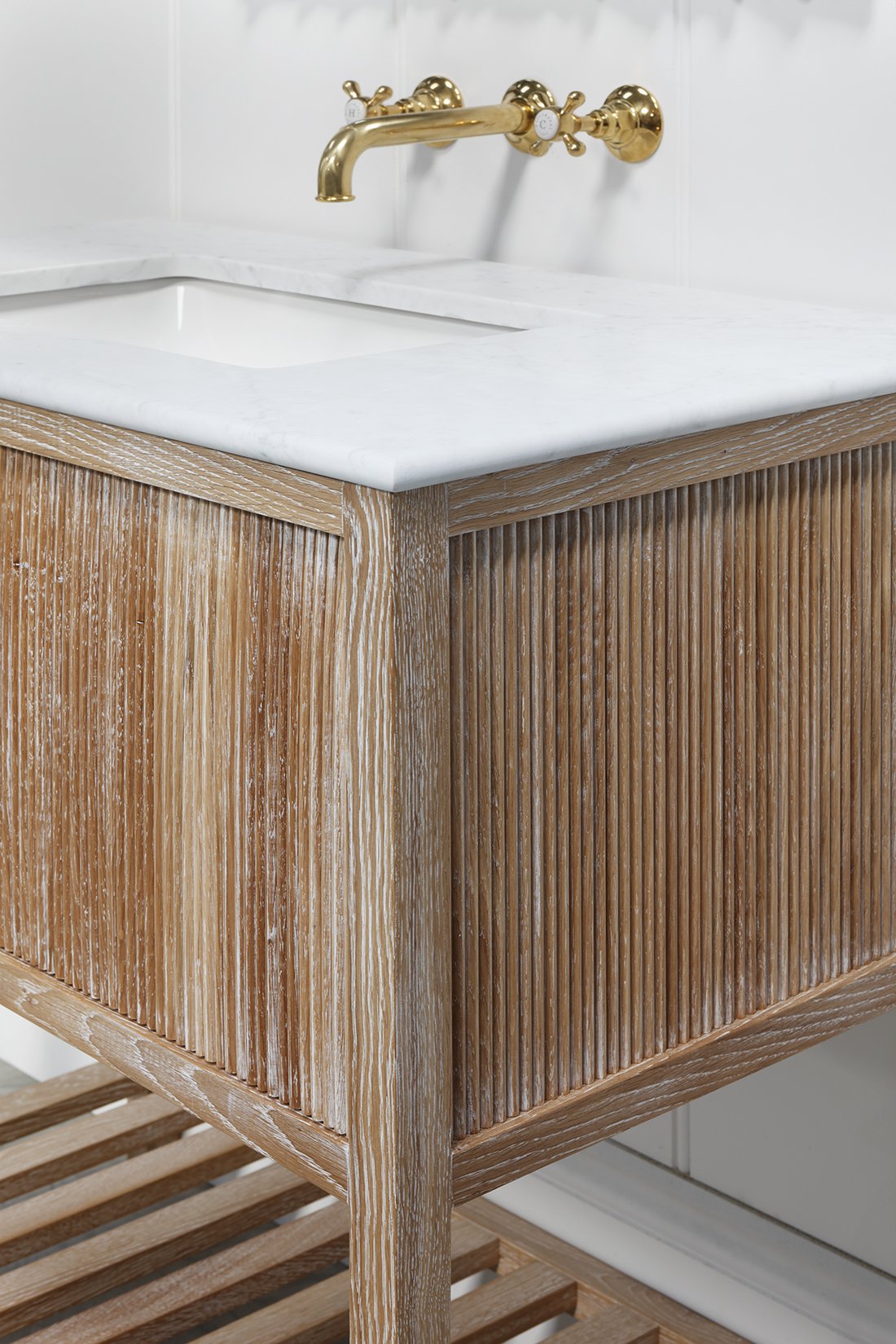 HÁM Oak Reeded Vanity