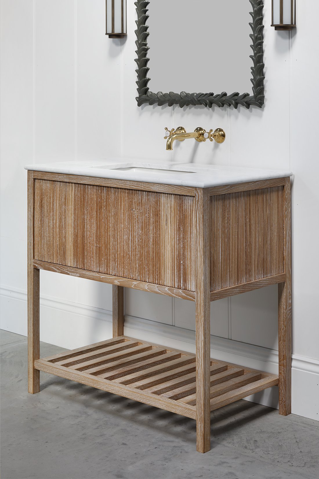 HÁM Oak Reeded Vanity