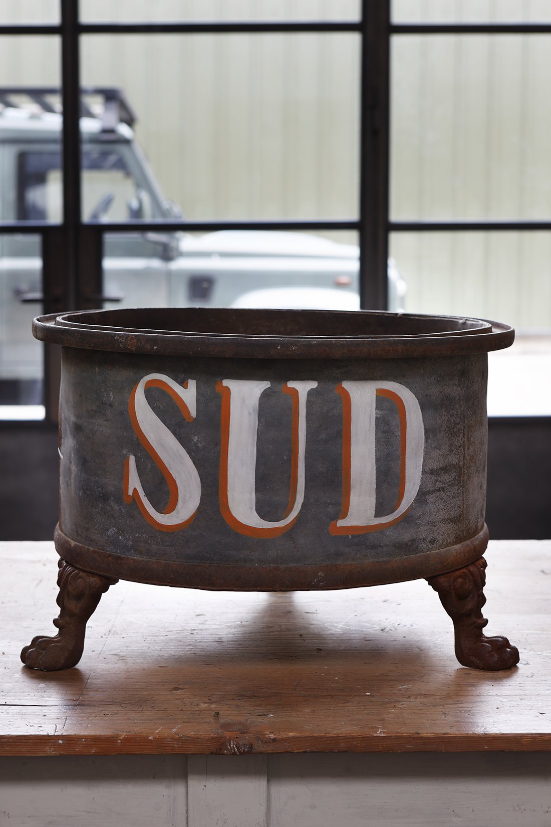 "Sud" Oversize Zinc Planters