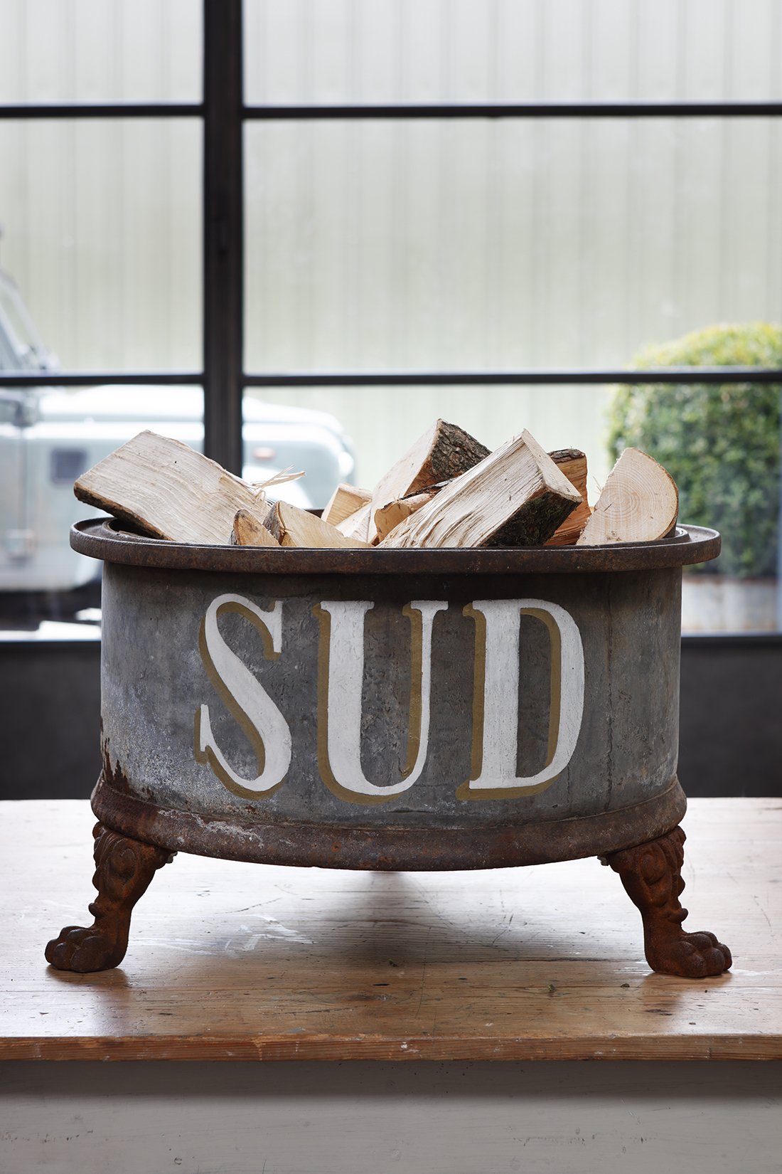 "Sud" Oversize Zinc Planters