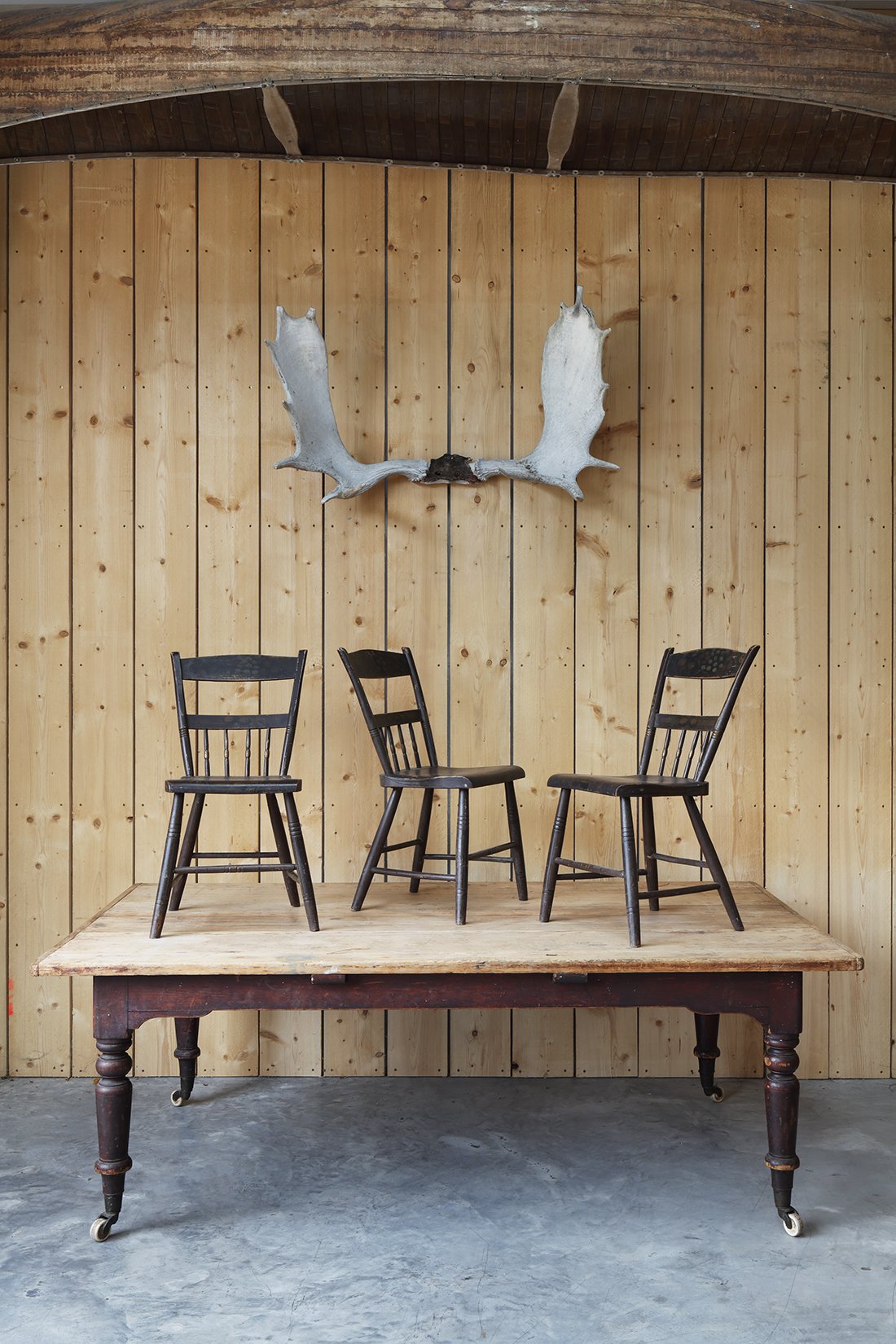 19th Century English Dining Table on Castors