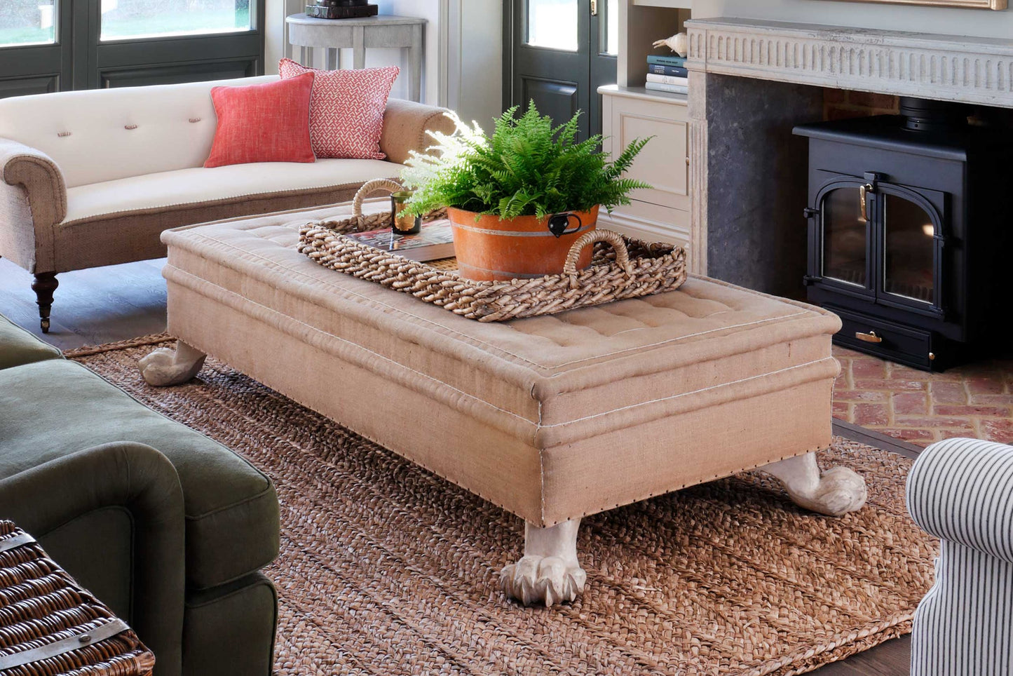 HÁM Lion Paw Ottoman