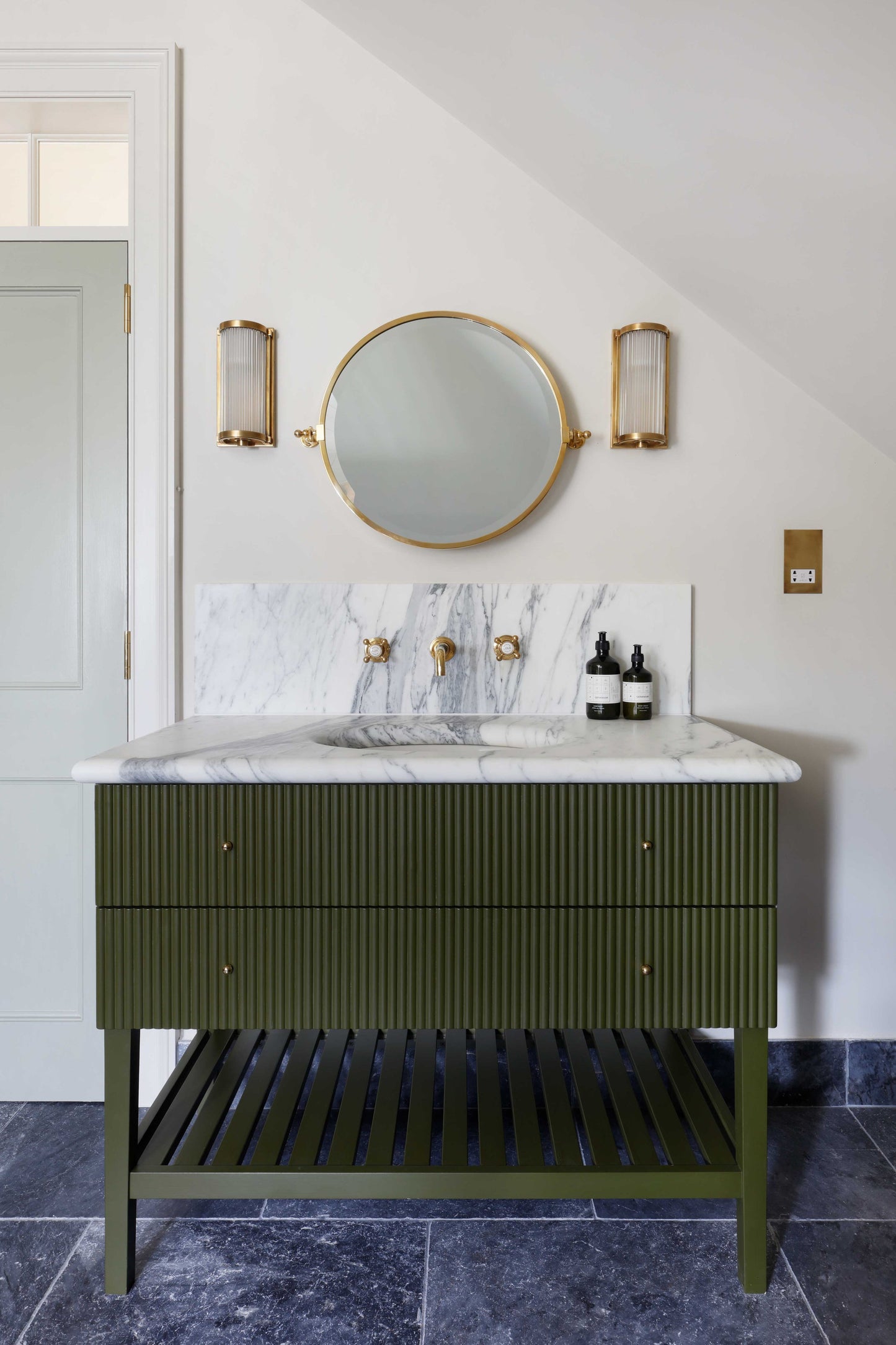 HÁM Original Reeded Vanity