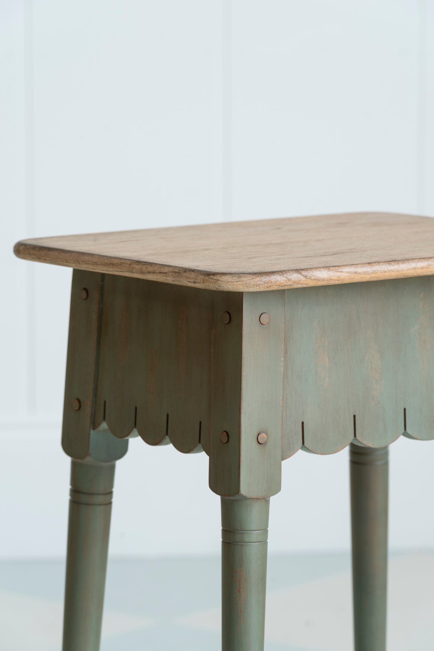 Rufus Table - Folky Forest