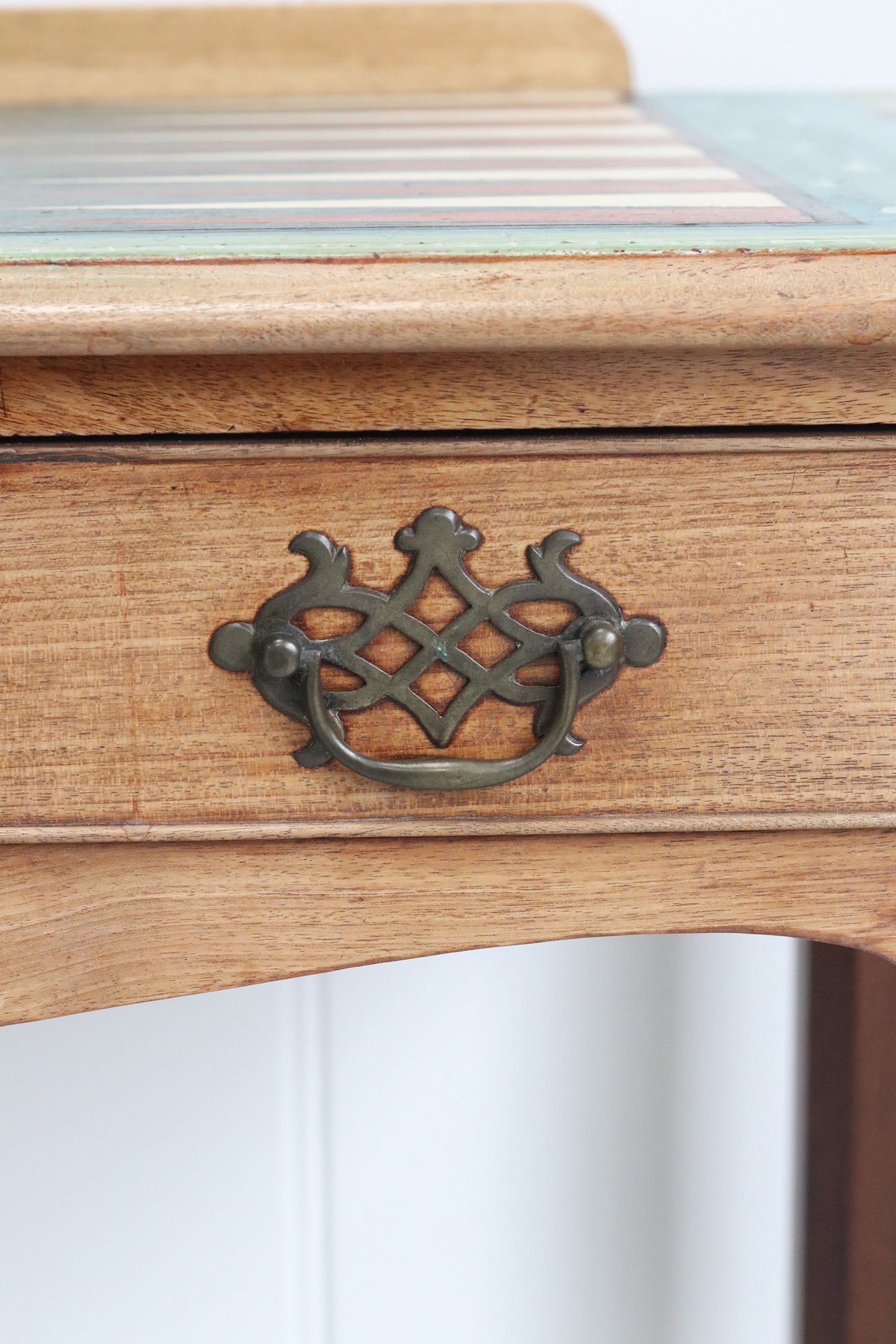 Country Folky Backgammon Table