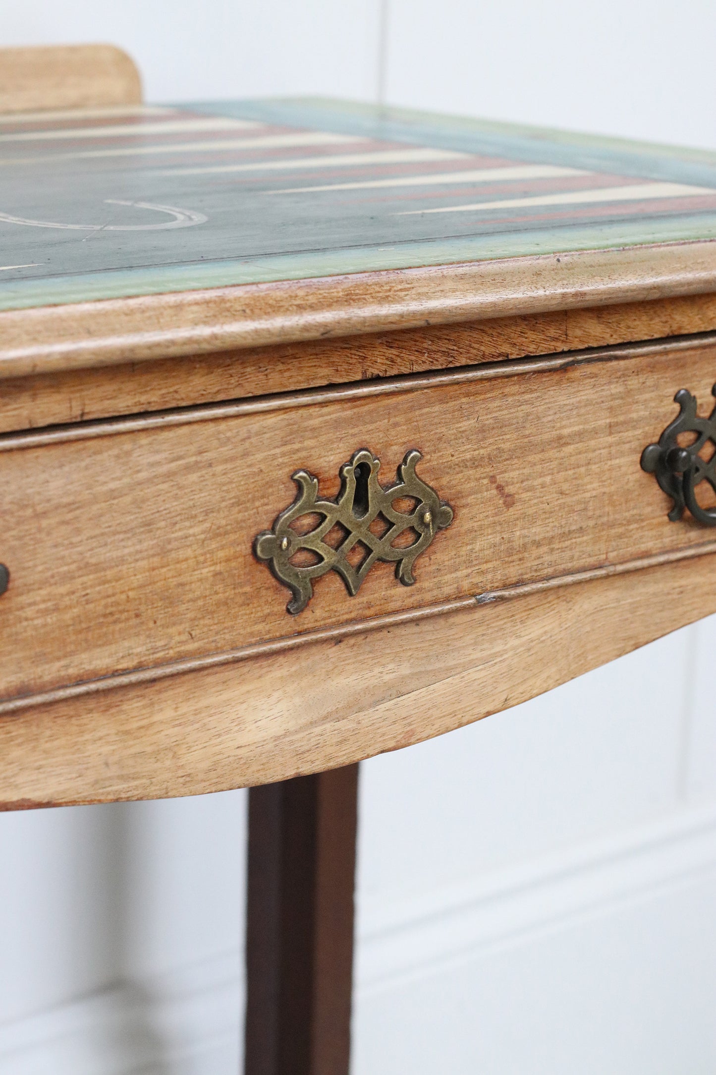 Country Folky Backgammon Table