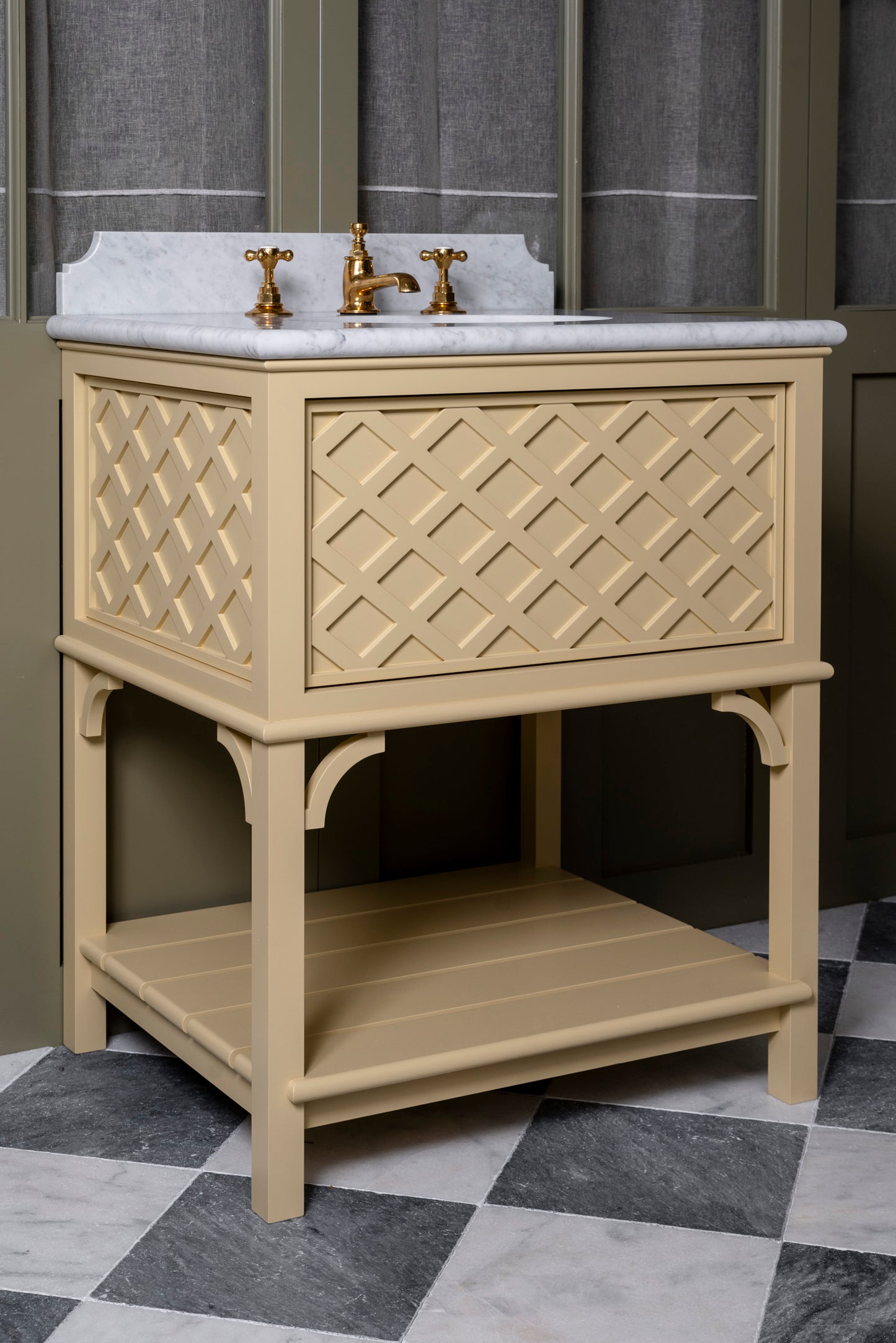 HÁM Folly Lattice Vanity