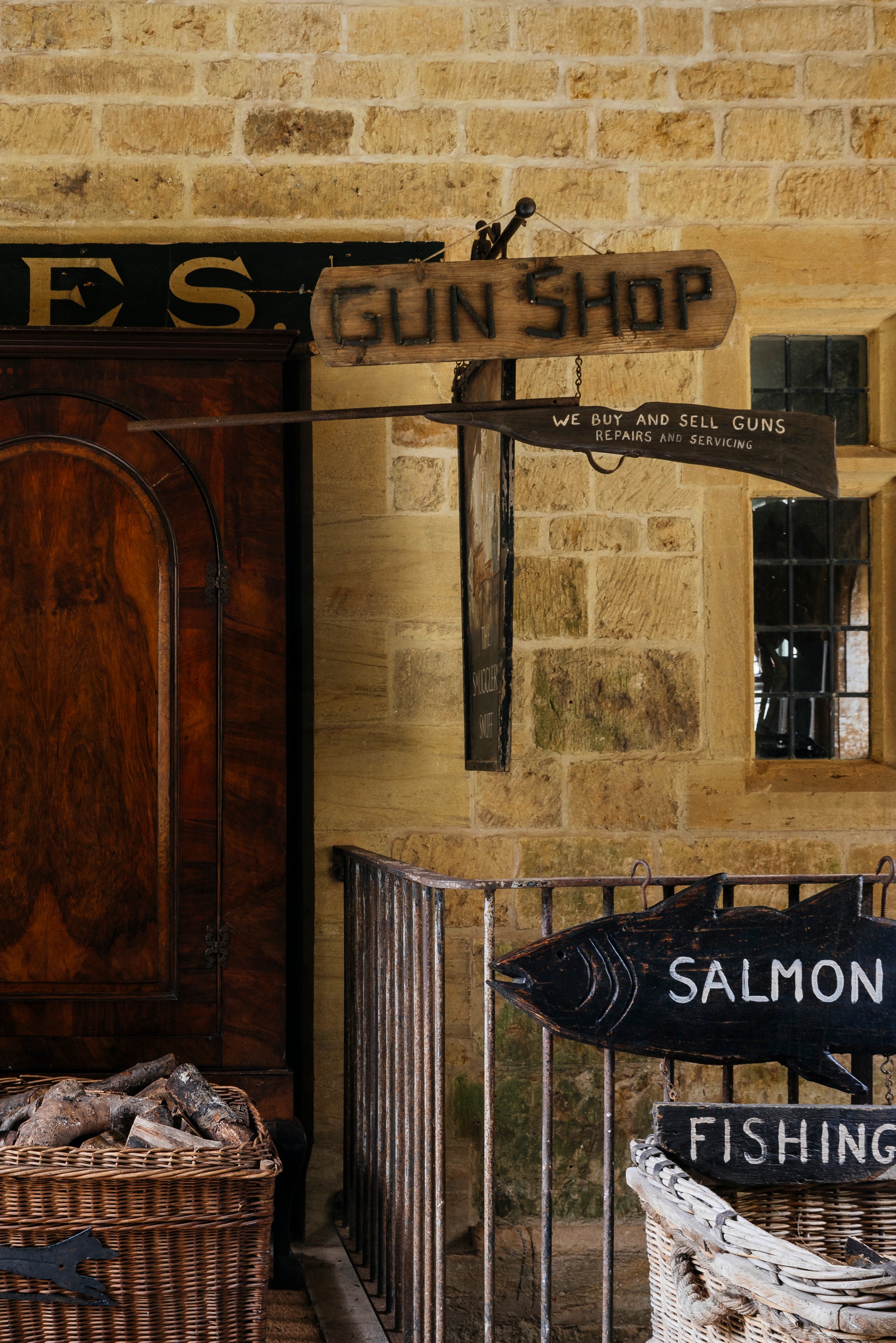 Gun Shop Sign – Studio Hám