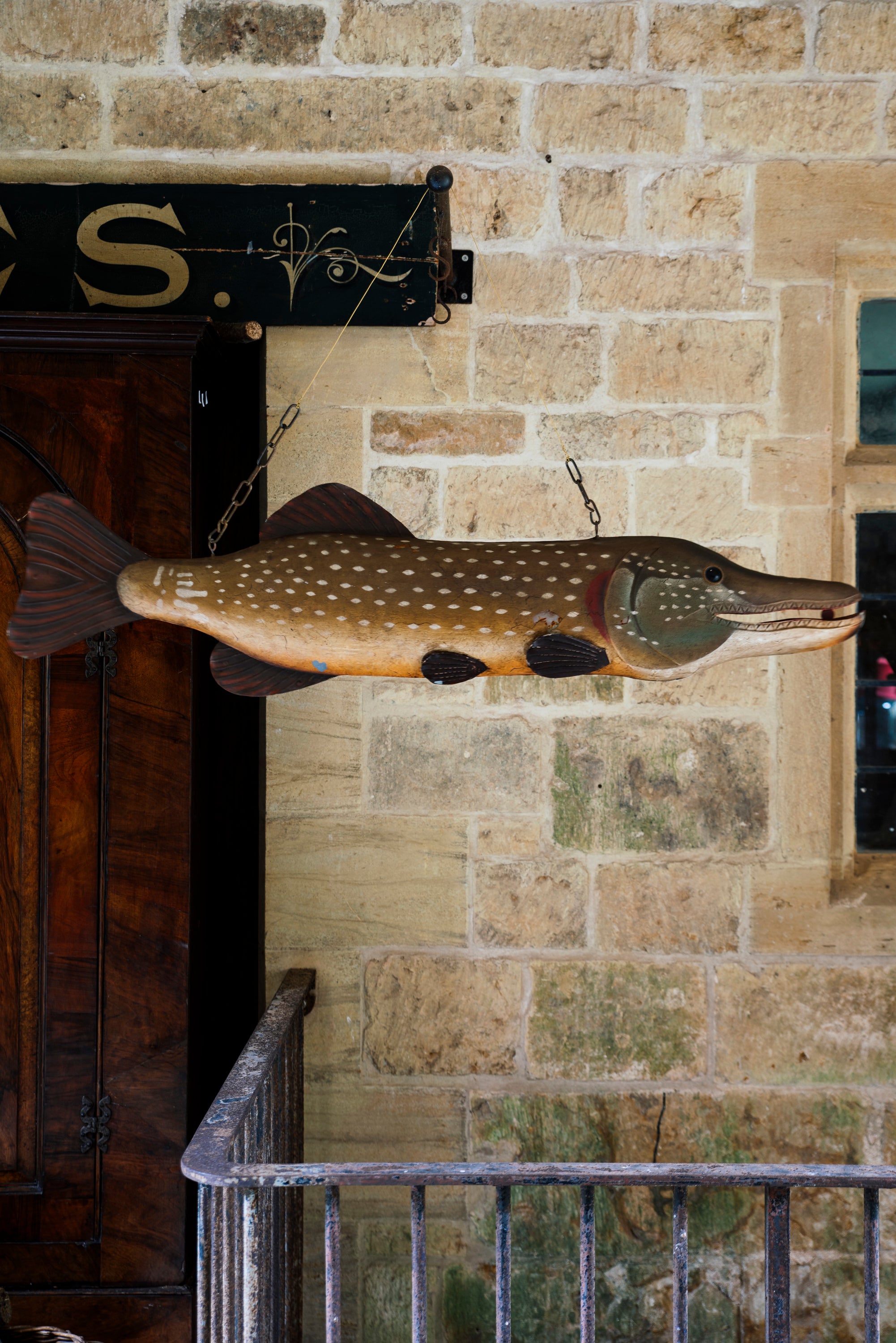 Hanging Metal Pike – Studio Hám