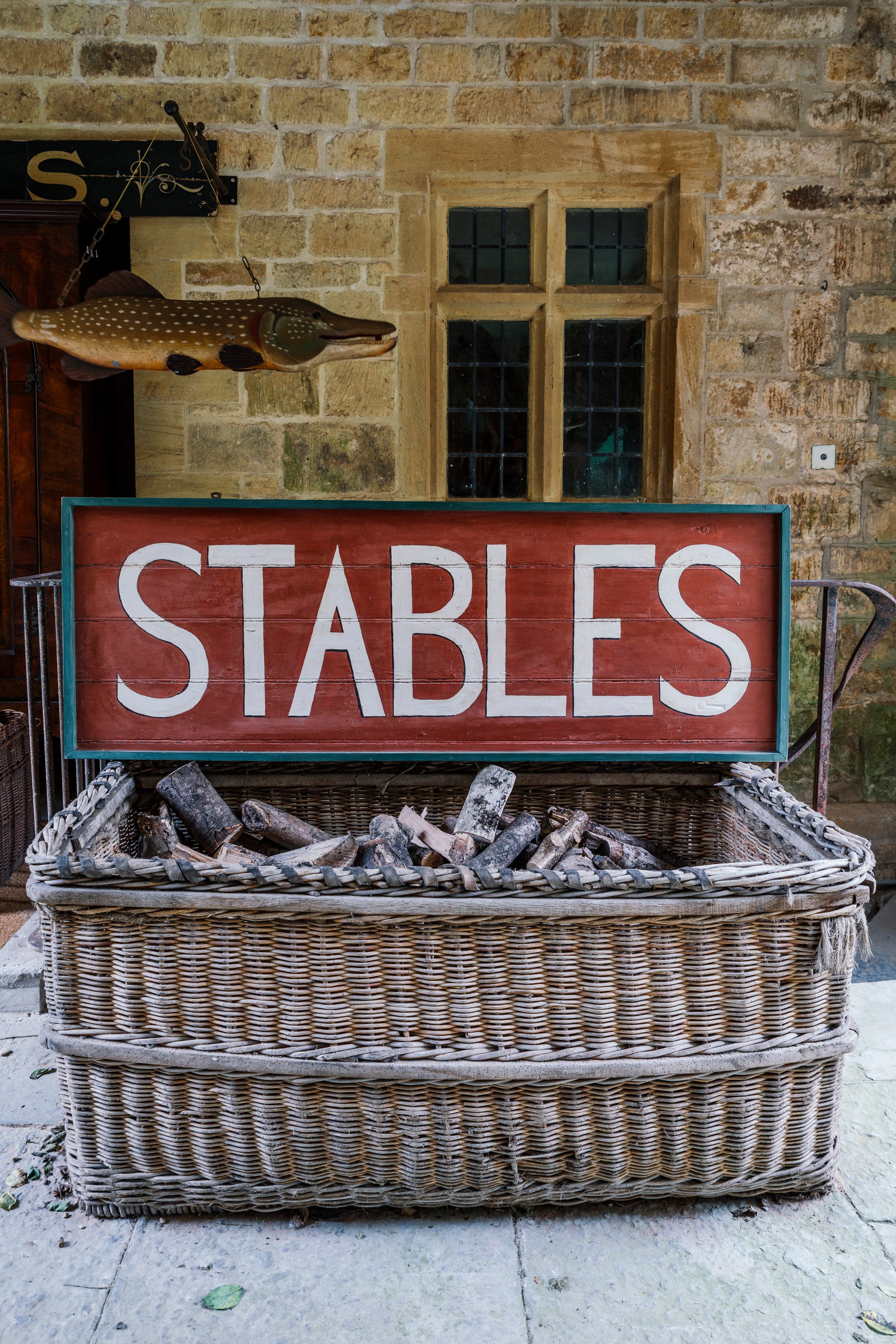 Stables Sign – Studio Hám
