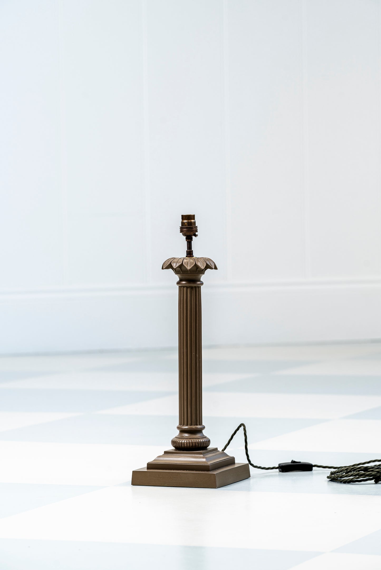 The Palm Column Lamp - Khaki
