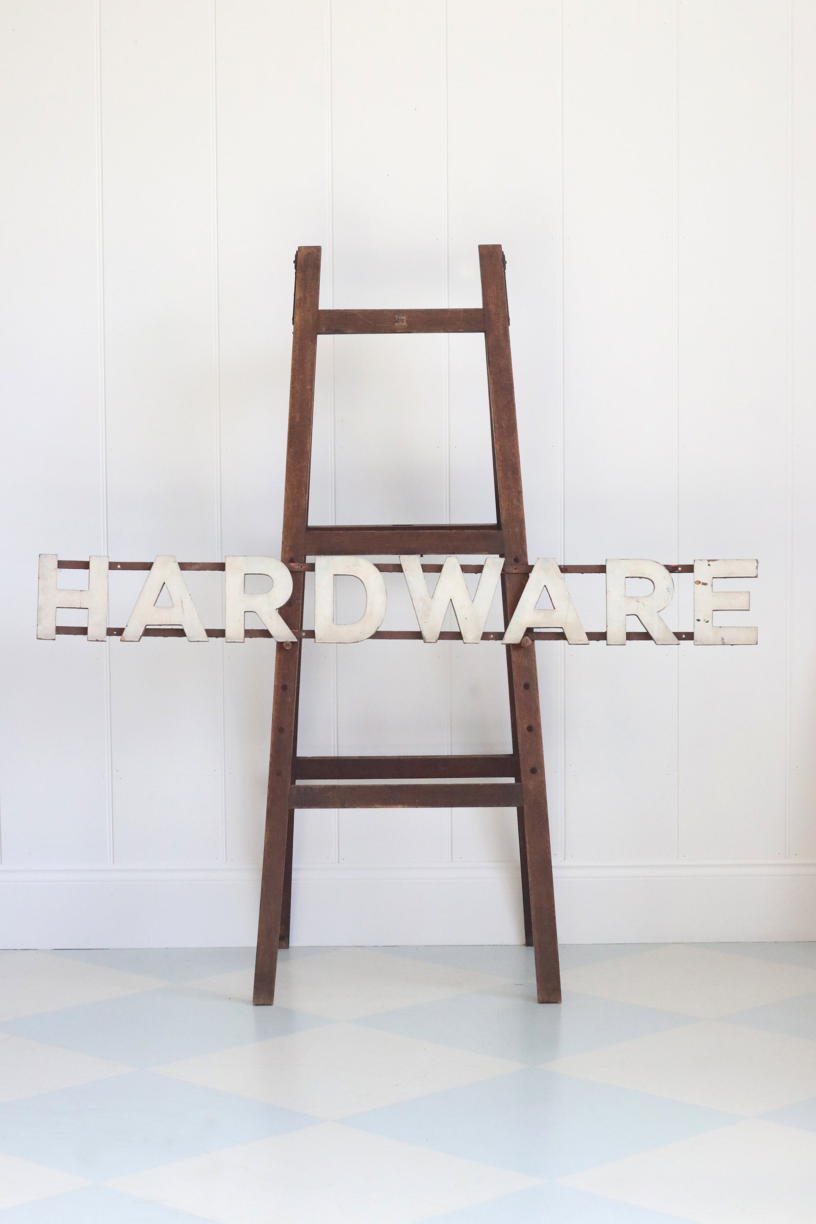 Hardware Sign – Studio Hám