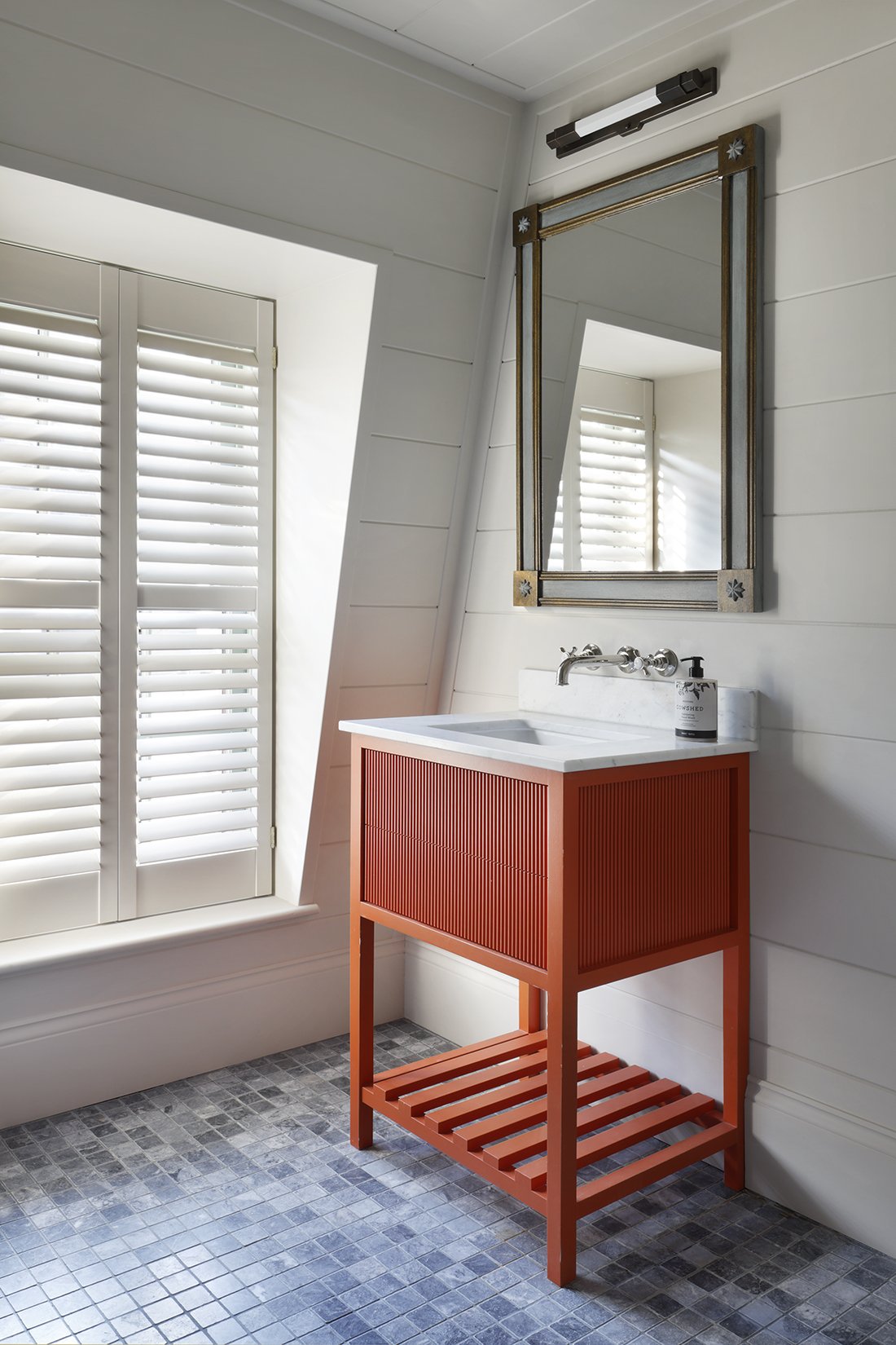 HÁM Framed Reeded Single Vanity